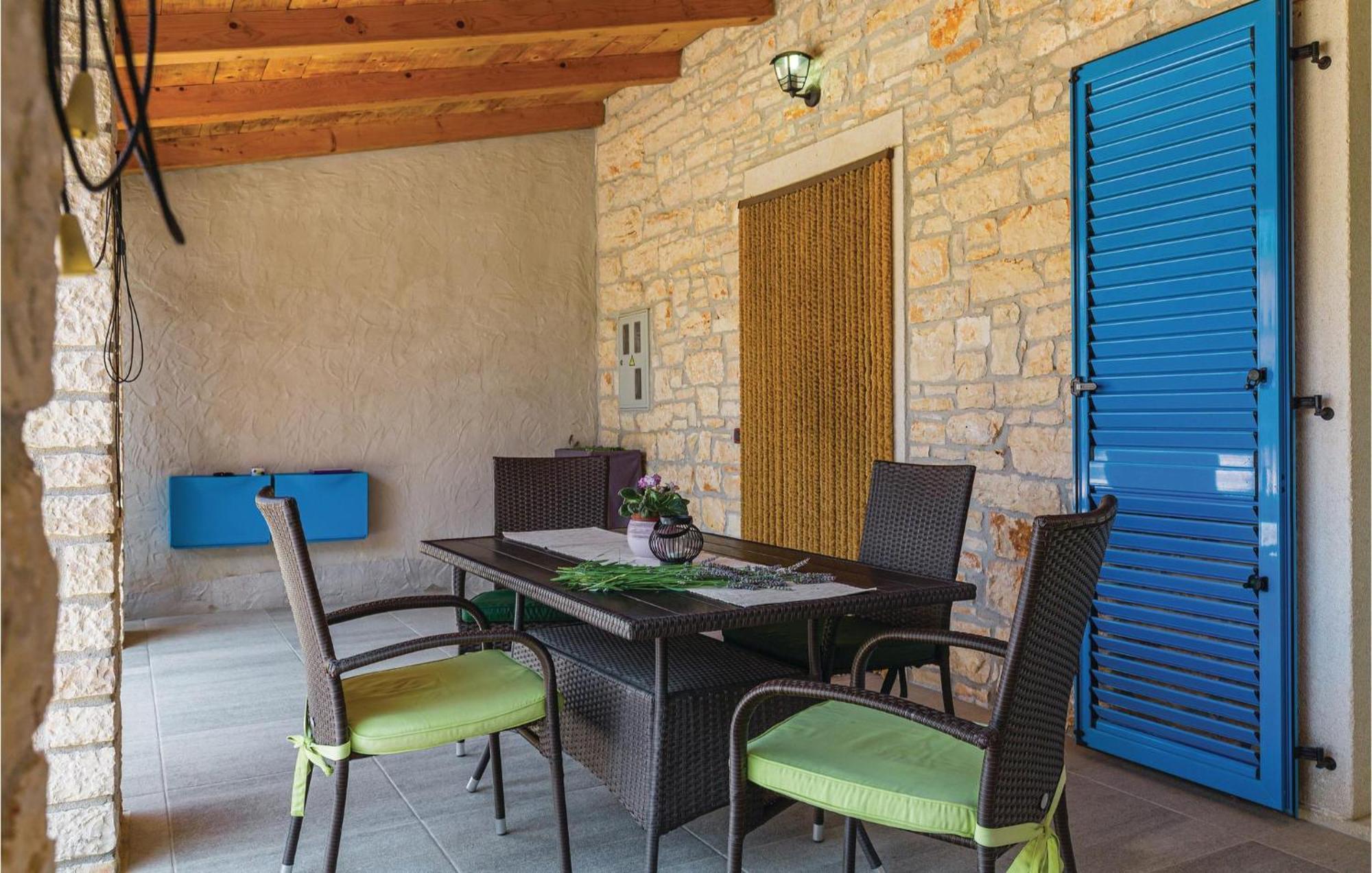 2 Bedroom Amazing Home In Rovinj Zewnętrze zdjęcie